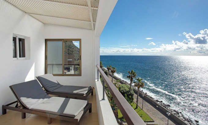 Jardim do Mar Haus | Ferienhaus 'The Yellow House' mit Meerblick, Balkon und Wi-Fi