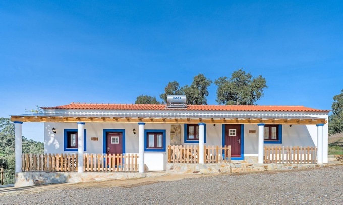 Sao Luis Wohnung | Ferienhaus 'Ti Vanda' mit Bergblick, Wi-Fi und Klimaanlage