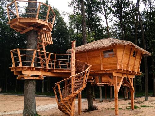 Hradec Kralove Haus | Holiday Home Treehouse 2 by Interhome