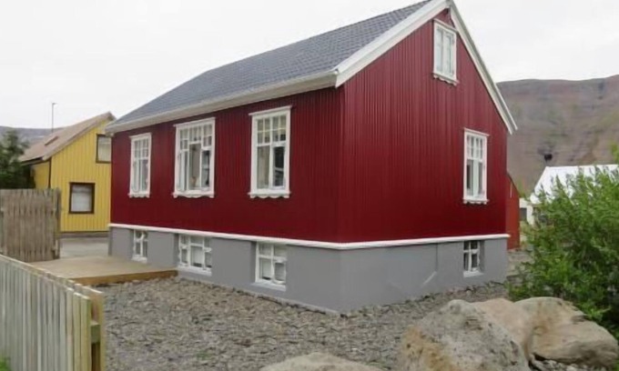 Sudureyri Haus | Holiday house Suðureyri for 1 - 9 persons with 4 bedrooms - Holiday home