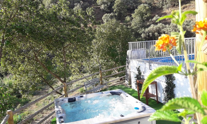 Competa Hütte | Ferienhaus mit privatem Pool, Whirlpool und WLAN in einer intimen Gegend