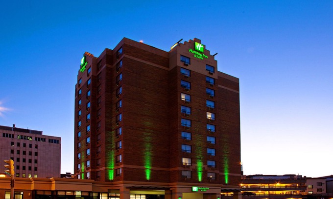 Downtown Winnipeg Hotel | Holiday Inn and Suites Winnipeg Downtown by IHG