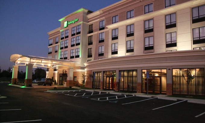 Columbus Hotel | Holiday Inn Columbus-Hilliard by IHG