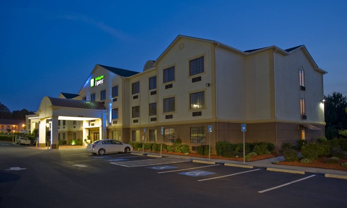 Acworth Hotel | Holiday Inn Express Acworth - Kennesaw Northwest by IHG
