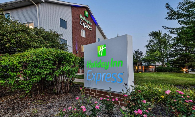 Vernon Hills Hotel | Holiday Inn Express Chicago Northwest-Vernon Hills by IHG