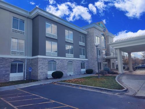 Idaho Falls Hotel | Holiday Inn Express Hotel & Suites Idaho Falls by IHG