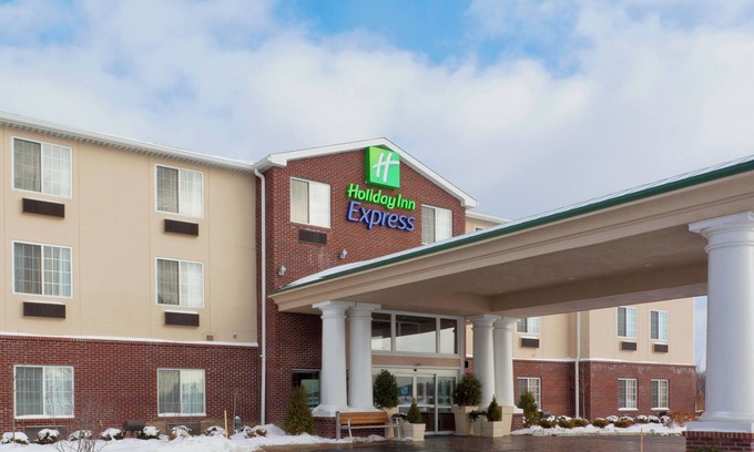 Austinburg Hotel | Holiday Inn Express Hotel & Suites Ashtabula-Geneva by IHG