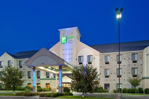 Elkhart Hotel | Holiday Inn Express Hotel & Suites Elkhart-South by IHG