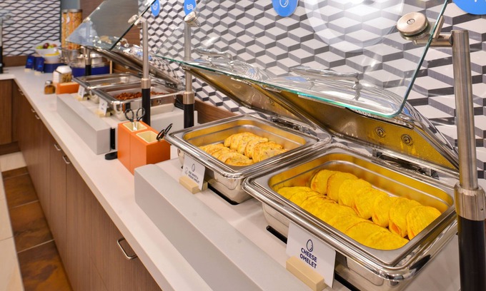 Cleveland Hotel | Holiday Inn Express Hotel & Suites Cleveland by IHG