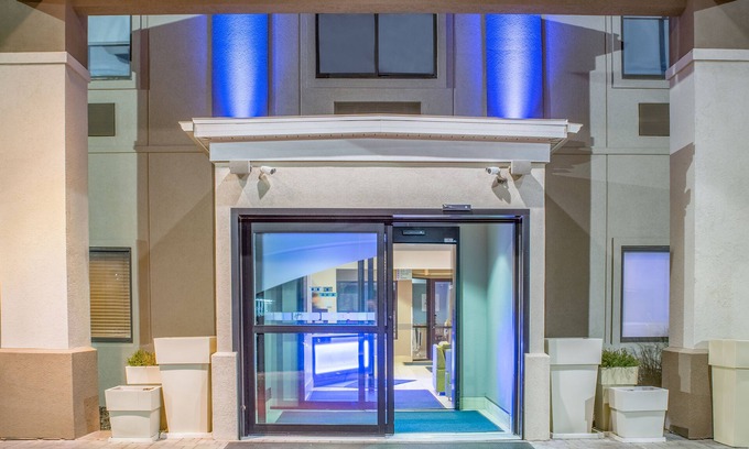Howe Hotel | Holiday Inn Express Howe by IHG