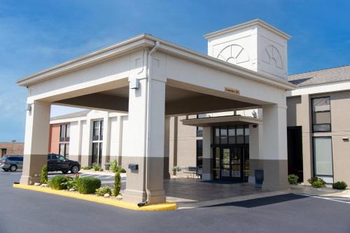 Marshfield Hotel | Holiday Inn Express Marshfield - Springfield Area by IHG