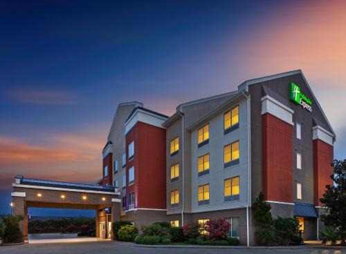 Little Woods Hotel | Holiday Inn Express New Orleans East by IHG