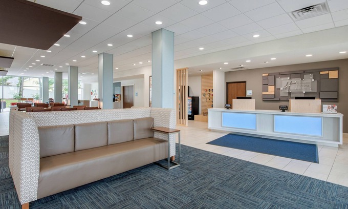 Moundsville Hotel | Holiday Inn Express & Suites Moundsville by IHG