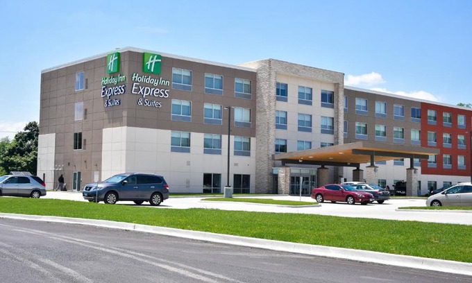 Bensenville Hotel | Holiday Inn Express & Suites - Bensenville - O'Hare by IHG