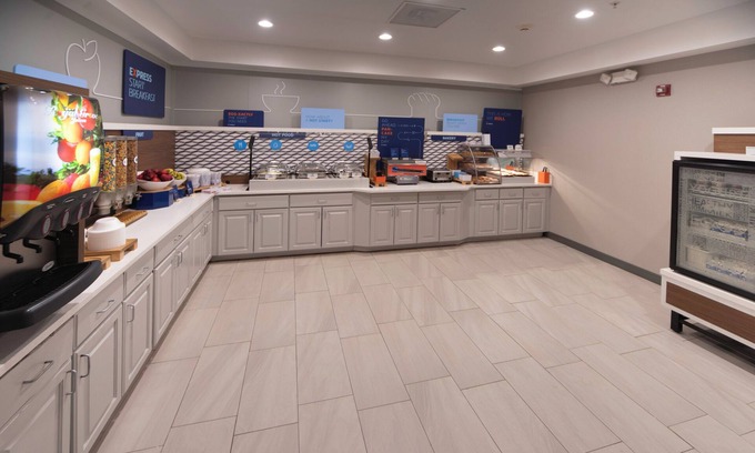 Little Rock Hotel | Holiday Inn Express & Suites Little Rock-West by IHG