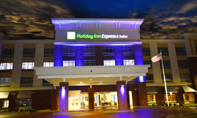 Perrysburg Hotel | Holiday Inn Express & Suites Toledo South - Perrysburg by IHG