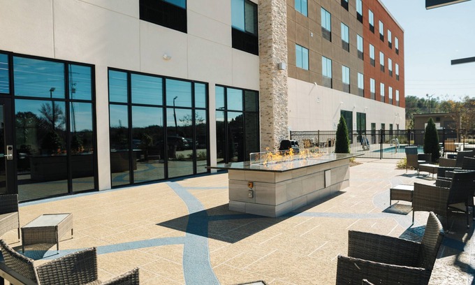 Shannon Hotel | Holiday Inn Express & Suites McCalla - Birmingham West by IHG