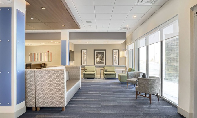 Fox Valley Hotel | Holiday Inn Express & Suites Lockport by IHG