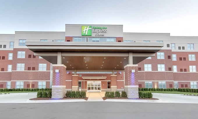 Plymouth Hotel | Holiday Inn Express & Suites Plymouth - Ann Arbor Area by IHG