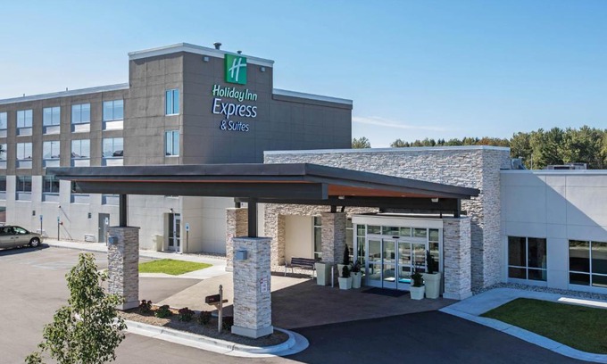 Ludington Hotel | Holiday Inn Express & Suites Ludington by IHG
