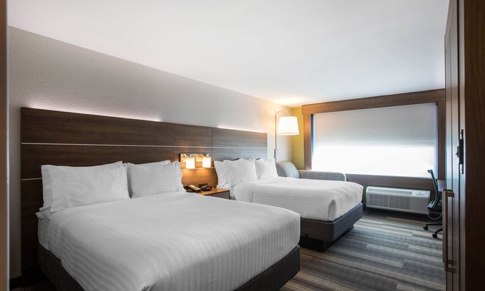 Ludington Hotel | Holiday Inn Express & Suites Ludington by IHG