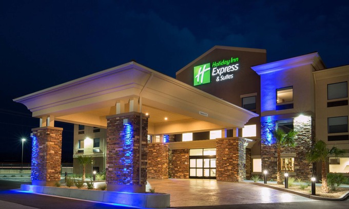 Pahrump Hotel | Holiday Inn Express & Suites Pahrump by IHG