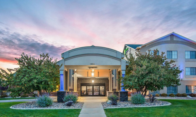 Gillette Hotel | Holiday Inn Express & Suites Gillette by IHG