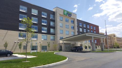 Toledo Hotel | Holiday Inn Express & Suites Toledo West by IHG