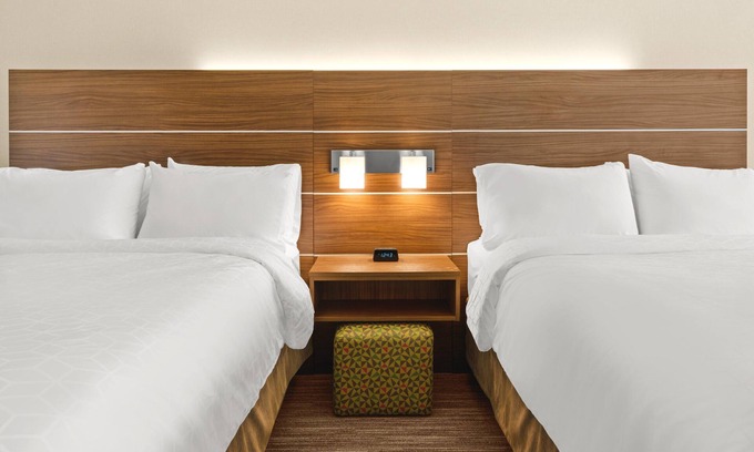 Willows Hotel | Holiday Inn Express & Suites Willows by IHG