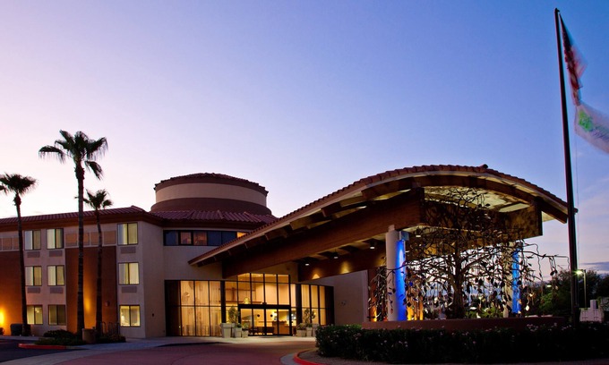 Central Scottsdale Hotel | Holiday Inn Express Scottsdale North by IHG