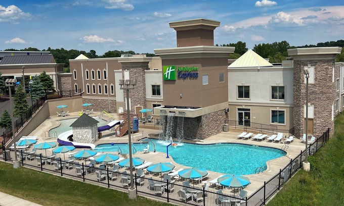 Lake Delton Hotel | Holiday Inn Express Wisconsin Dells by IHG