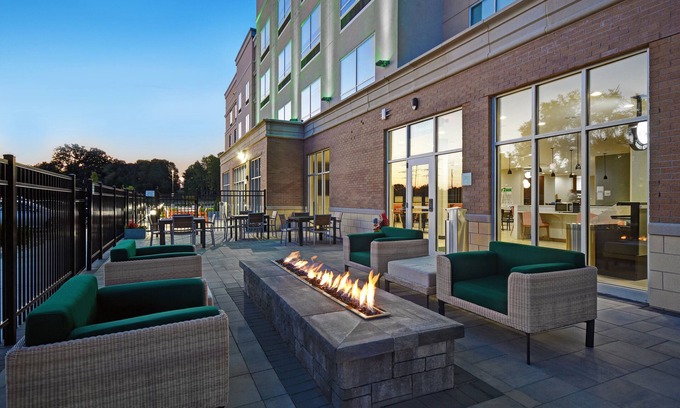 Walker Hotel | Holiday Inn Grand Rapids North - Walker by IHG
