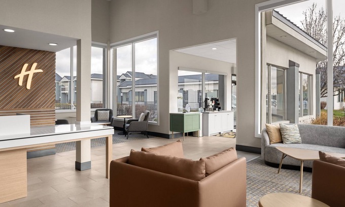 Ontario Hotel | Holiday Inn Ontario by IHG