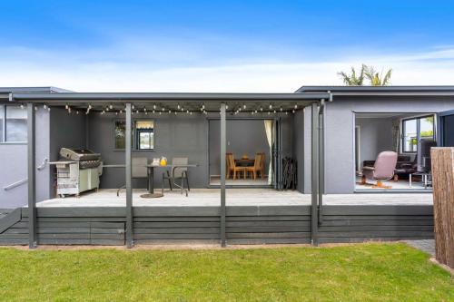 Whangamata Haus | Holidays on Hampton - House plus sleep-out