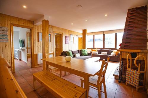 Pradollano Wohnung | Holidays. Rosebud. 3 dormitorios & parking. 8 personas