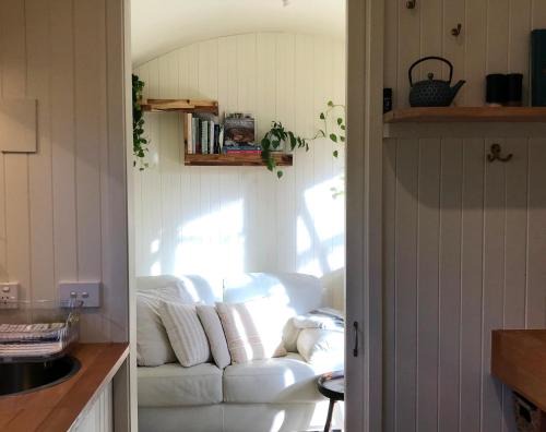 South Bruny Haus | Holly Tree Hut Eco Farmstay