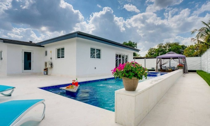 Boulevard Heights Haus | Hollywood Home w/ Pool, Jacuzzi, BBQ, & Pool Table