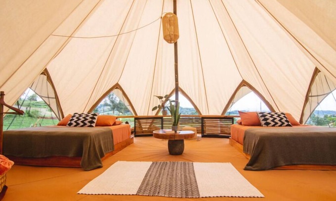 Dominical Wohnmobilvermietung | Holos Retreat Center: The Entire Ridge Basecamp