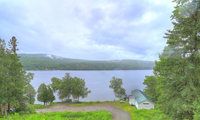 Rangeley Hütte | Home on the Range - Guest House