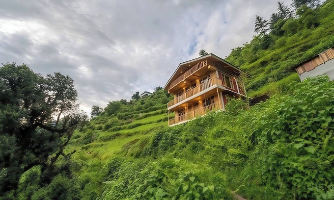 Shoja Hütte | Home Stay with 360 view@Mountain bliss cottage,Jibhi. 5kms away from Jalori Pass