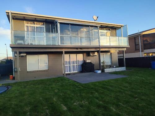 New Plymouth Haus | Home with sea views