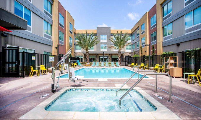 Carlsbad Hotel | Home2 Suites by Hilton Carlsbad