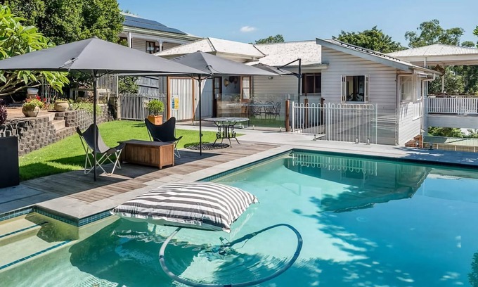Bardon Haus | Homely Hideaway Bardon