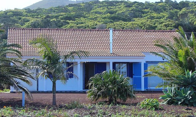 Baixa Haus | Homerez - Amazing house for 4 ppl. with sea view, garden and terrace at Baixa