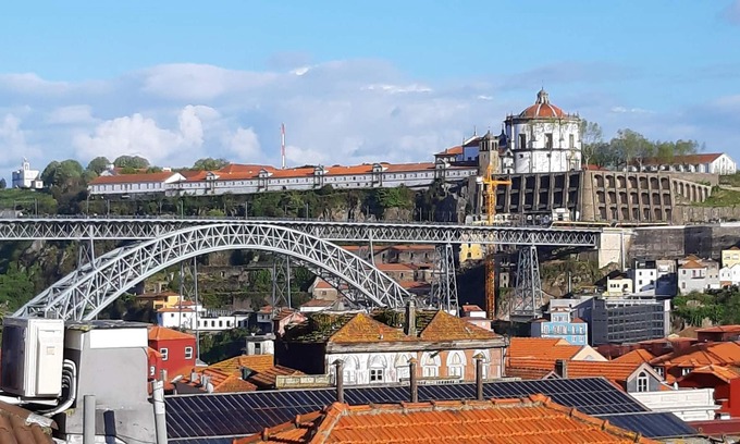 Sao Nicolau Wohnung | Homerez - Appartement 3 km away from the beach for 8 ppl. with balcony at Porto
