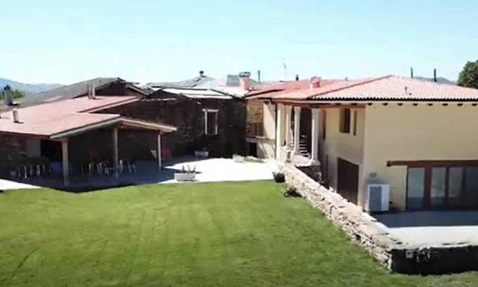 Viana do Bolo Wohnung | Homerez - Wohn. mit Blick in Mourisca