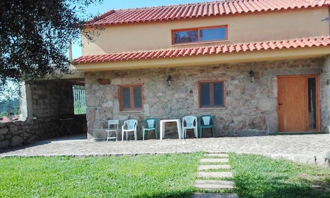 Cossourado e Linhares Haus | Homerez - Großes Haus für 9 Pers. mit Garten, Terrasse und Balkon in Cossourado