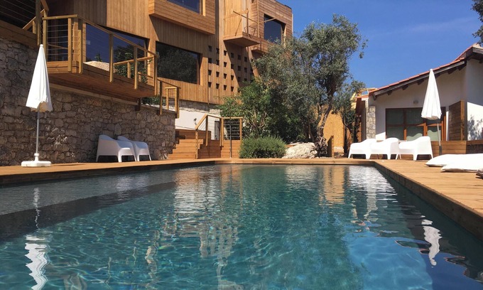 Alvados Wohnung | Homerez - Elegantes Apartment in Alvados 50m² + Pool