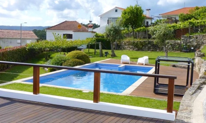Vila Nova de Cerveira Haus | Homerez - Haus 10 km vom Strand entfernt für 4 Pers. mit Schwimmbad in Prado