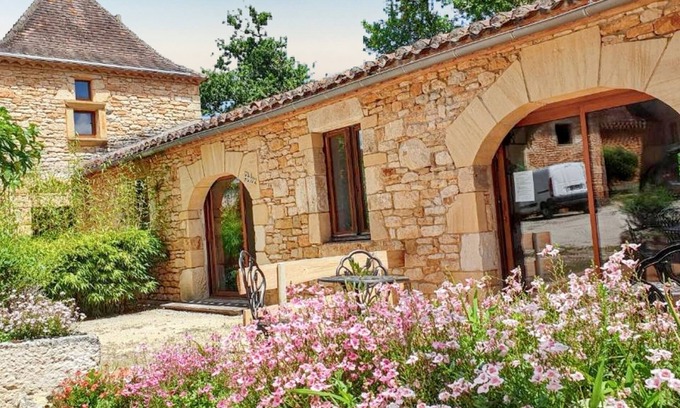 Puy-l'Eveque Haus | Homerez - House in Puy-l'Évêque with garden